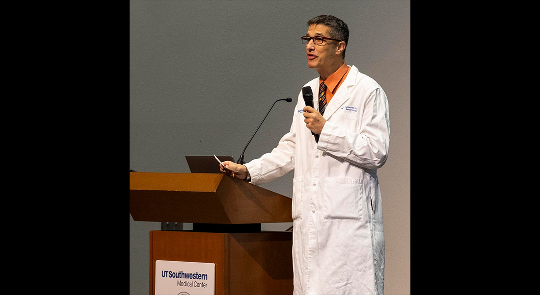 Dr. Jeffrey Zigman speaking at a podium