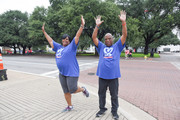 Wave your hands if you love UTSW!