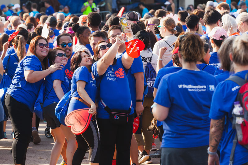 Thousands of UTSW employees, loved ones support 2019 Dallas Heart Walk