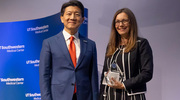 Dr. Lee presents Ildiko Lingvay, M.D., with a Mentoring Award.