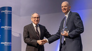 Dr. Dowell accepts his Institutional Service Award from UTSW President Daniel K. Podolsky, M.D.