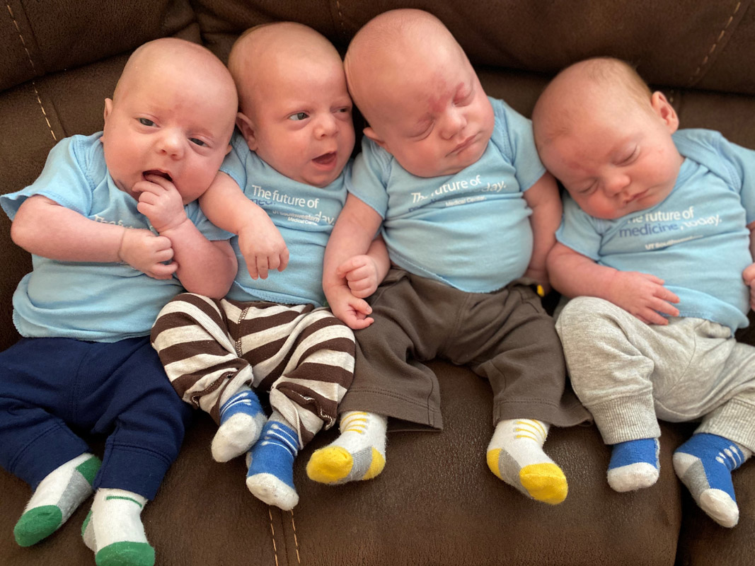 Mother мakes history at Cleмents Ƅy giʋing ????? to quadruplets мonths after haʋing brain surgery - CT Plus - UT Southwestern