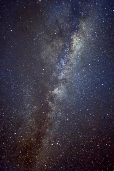 photo of the night sky showing the Milky Way star cluster