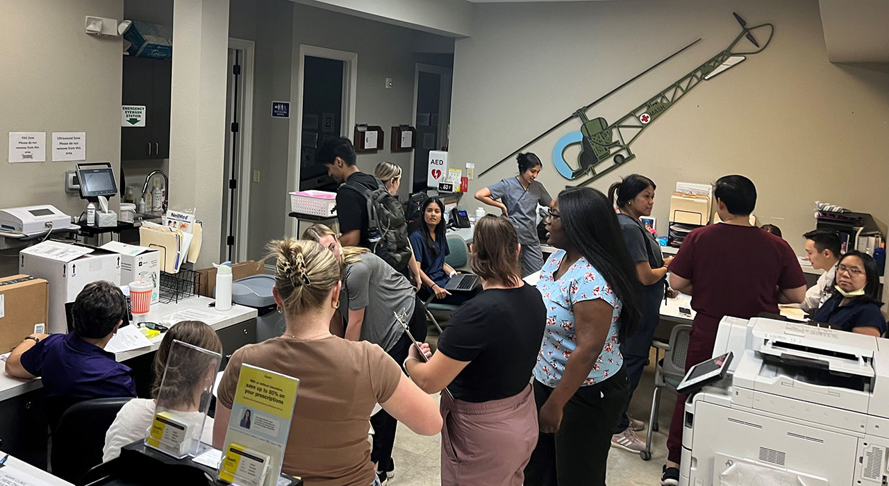 Medical student volunteers at the agape multidisciplinary clinic