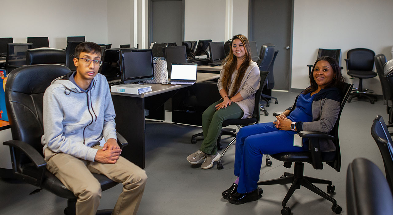 Med student volunteers at the Smoking Cessation Clinic
