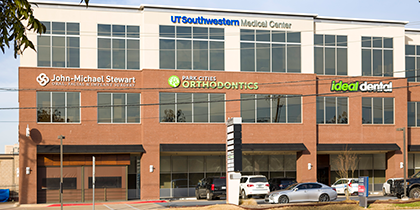 exterior view of the UT Southwestern Park Cities clinic location