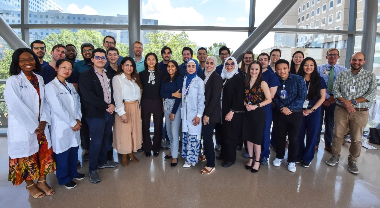 Pathology Residents and Fellowship holding up welcome sign