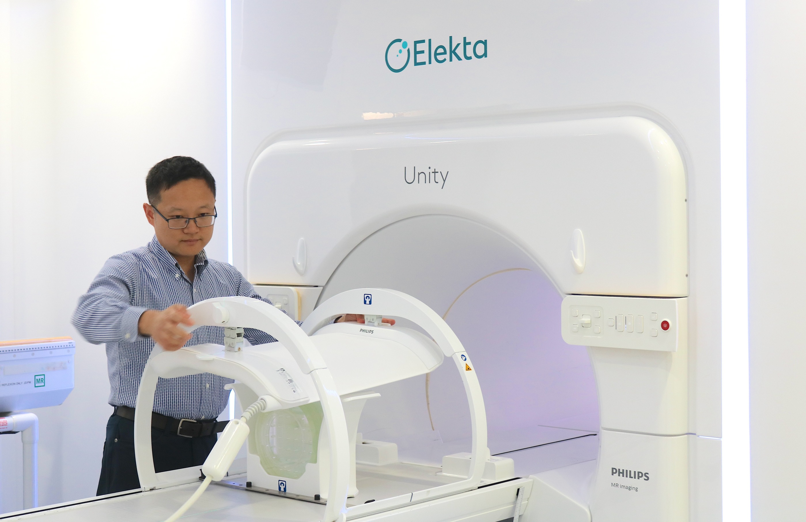 Dr. You Zhang using the Elekta Unity MR linac.