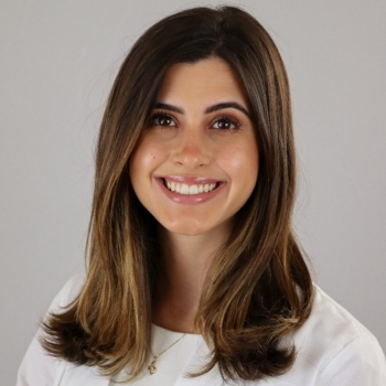 headshot Heidi Yantis woman with long brown hair