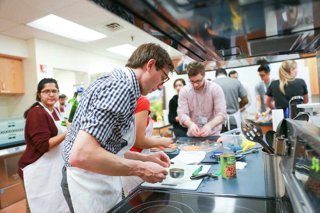 An elective course teaches medical students essential kitchen skills